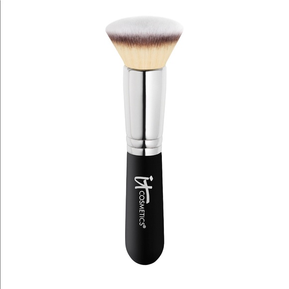 it cosmetics Other - IT Cosmetics Flat Top Buffing Foundation Brush